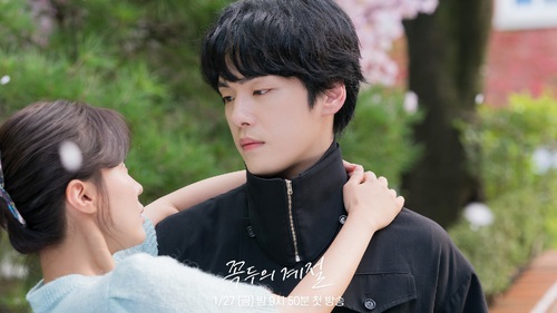 Ngôi sao Hạ cánh nơi anh bế bạn diễn cực lãng mạn, phim mới ra mắt ngày 27/1