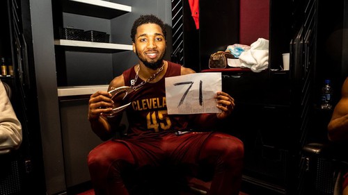 Donovan Mitchell ghi tên vào lịch sử NBA cùng trận cầu 71 điểm không tưởng