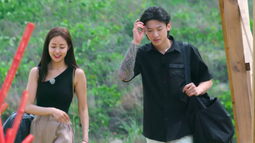 Lộ bằng chứng Hoa hậu hot nhất 'Địa ngục độc thân 2' đang hẹn hò 'bản sao' Jungkook (BTS)?