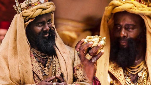 Vị quân vương nhiều tiền vượt xa cả Elon Musk: Chỉ một lần tiêu tiền khiến thị trường chao đảo, giá vàng 'thủng đáy' suốt 12 năm liền 