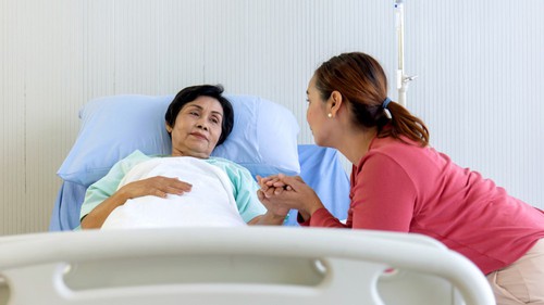 Lúc biết mình không qua khỏi, mẹ chồng bất ngờ tiết lộ bí mật nửa đời người với con dâu