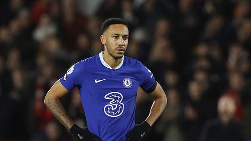 Aubameyang được khuyên giải nghệ khi bị thay ra ở trận thua Man City