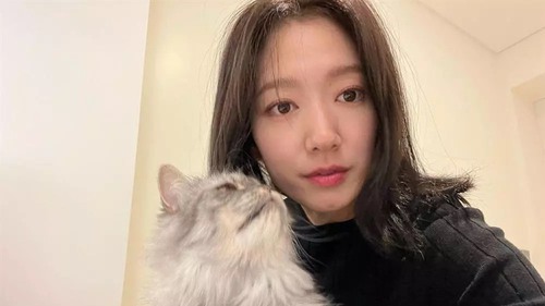 'Mẹ bỉm' Park Shin Hye khoe nhan sắc mặn mà trong thời gian nuôi con nhỏ