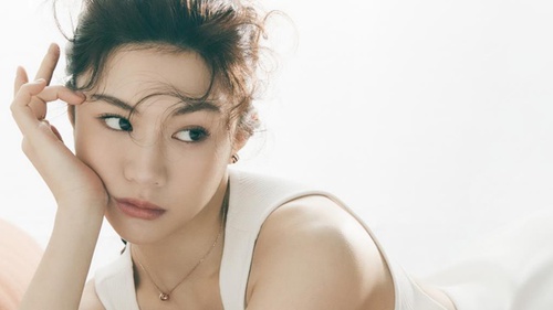 Go Yoon Jung lộ ảnh quá khứ kém sắc, sẽ sớm kế vị Park Min Young?