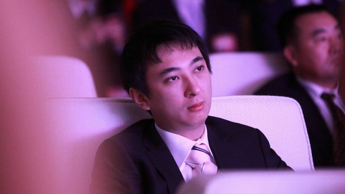 Từng được gọi là “ông chồng quốc dân”, thiếu gia giàu nhất Trung Quốc Vương Tư Thông giờ ra sao sau loạt tai tiếng phá sản, vỡ nợ?