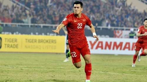 CĐV lo lắng cho hàng công tuyển Việt Nam