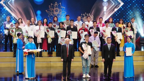 Thành phố Hồ Chí Minh trao 116 giải thưởng sáng tác, quảng bá về học và làm theo tấm gương Bác Hồ​