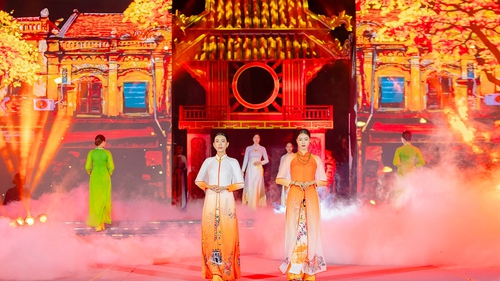 NTK Vũ Thảo Giang kết hợp áo dài với ngọc tạo nên BST 'Minh châu Hà Thành'