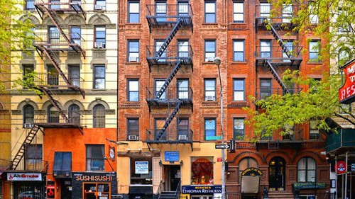 Cầu thang thoát hiểm ngoài trời – Quy định 'sống còn' của các tòa nhà chung cư ở New York 