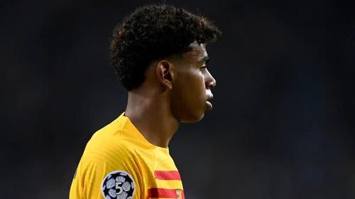 Sao trẻ Barcelona gặp sự cố dở khóc dở cười tại Cúp C1