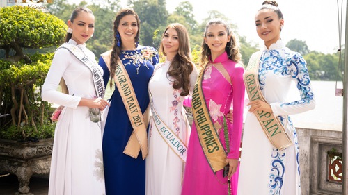 Dàn hậu Miss Grand International mê đắm áo dài Việt, đẹp ngỡ ngàng khi sải bước trên phố Hà Nội