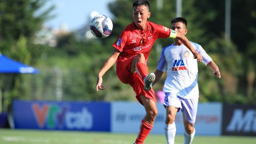 Bóng lăn trong tuần: Bóng đá 'phủi' vào vụ