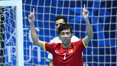 Chàng trai bán café hóa người hùng ghi bàn giúp ĐT Việt Nam dự World Cup, tạo bất ngờ khi xé lưới cả ĐKVĐ Brazil