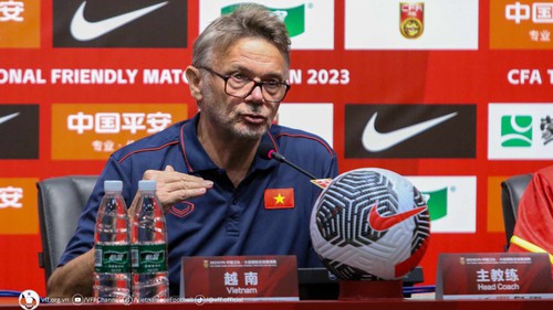 Nhiều hoài nghi về danh sách triệu tập cầu thủ đá vòng loại thứ 2 World Cup 2026 của HLV Troussier