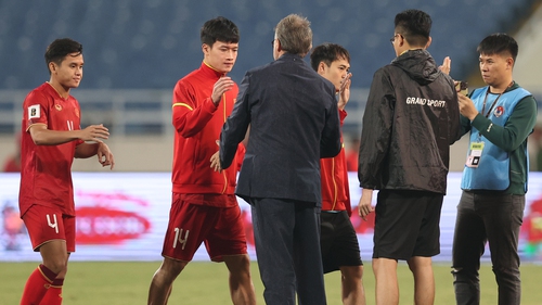 HLV Trần Công Minh: 'Đừng lo, ông Troussier vẫn dành chỗ cho Hoàng Đức'