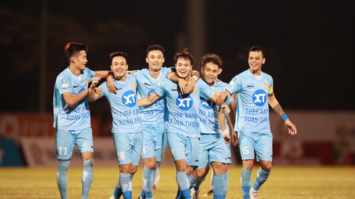 Văn Toàn ghi bàn đầu tiên cho Nam Định