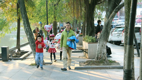 Thủ đô Hà Nội tiếp tục chuỗi ngày nắng, đêm rét