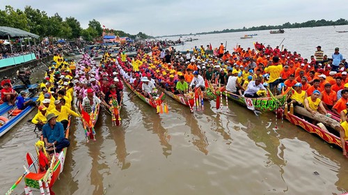 Độc đáo đua ghe ngo tại Kiên Giang