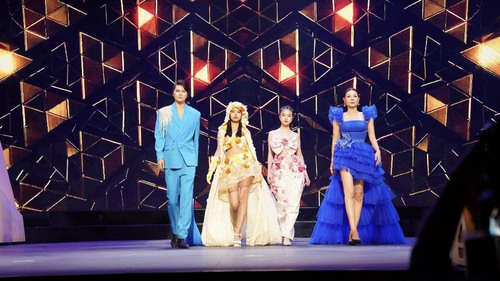 Siêu mẫu Đình Quyền làm đạo diễn chương trình thời trang "Light up 2023"