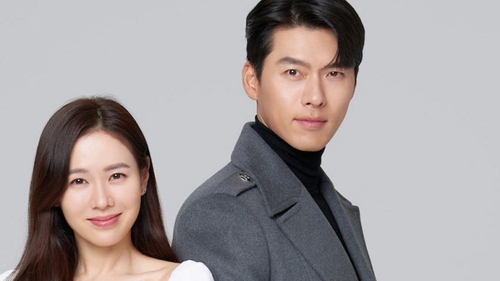 Truyền thông gọi Hyun Bin và Son Ye Jin là 'cặp đôi thế kỷ'