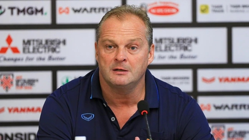 HLV Weiss 'mỏi mắt' tìm tiền đạo cho Philippines đấu đội tuyển Việt Nam