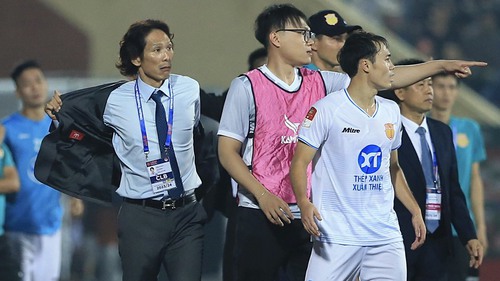 Thầy Gong chuyên nghiệp như HLV Ngoại hạng Anh, làm điều 'xưa nay hiếm' trên băng ghế chỉ đạo tại V-League