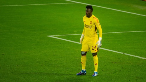 CĐV MU chỉ trích Onana khi để thủng lưới một cách dễ dàng trước Bayern Munich