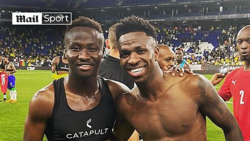 Tố HLV ăn cắp áo đấu, tuyển thủ Guinea nhận cái kết không thể đắng hơn