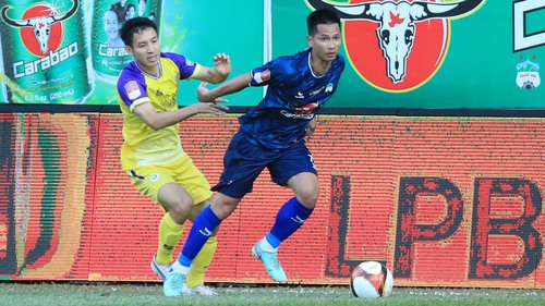 A Hoàng ghi nhiều bàn hơn Tuấn Anh ở HAGL