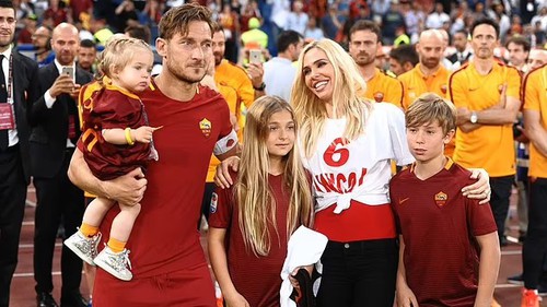 Vợ cũ của Totti lần đầu tiên công khai lí do cặp đôi ly hôn, nguyên nhân khiến ai cũng ngỡ ngàng