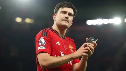 Thi đấu xuất thần, Harry Maguire ngay lập tức được tôn vinh tại giải Ngoại hạng Anh