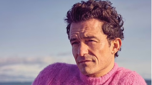 Orlando Bloom khoe vóc dáng như tượng tạc ở tuổi 46