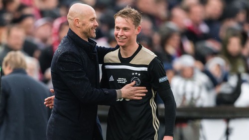 Tin nóng bóng đá sáng 16/2: MU lại 'tán tỉnh' De Jong