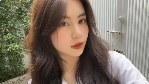 Zoom cận nhan sắc con gái út của MC Quyền Linh: Không hề thua kém chị gái Lọ Lem, thần thái ngày càng sắc sảo 