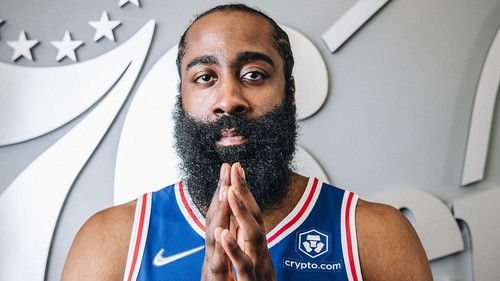 Hành động đầy ý nghĩa của James Harden với nam sinh viên sống sót thần kỳ sau vụ xả súng tại Mỹ