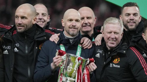 Tin nóng bóng đá sáng 27/2: Nhà báo thân Ronaldo mỉa mai MU và Ten Hag, Messi gia nhập 'FC 700'