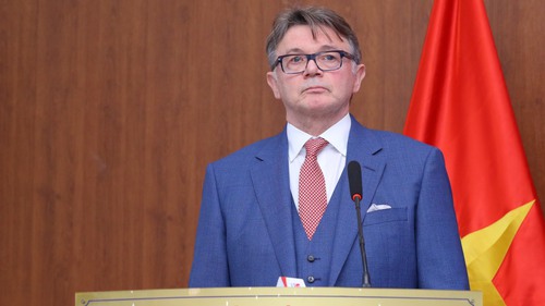 Tham vọng lớn từ 5 năm trước và bài toán hóc búa cho HLV Troussier với mục tiêu World Cup