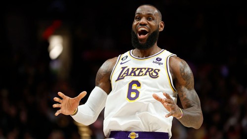 Choáng ngợp trước giá vé điên rồ ngày LeBron James phá kỷ lục huyền thoại NBA