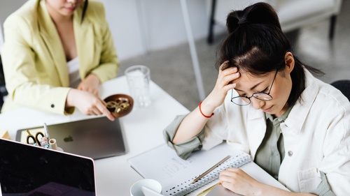 Chuyên gia kinh tế gây sốc với phát ngôn: “Giới trẻ hiện nay lương thấp do THIẾU NĂNG LỰC”