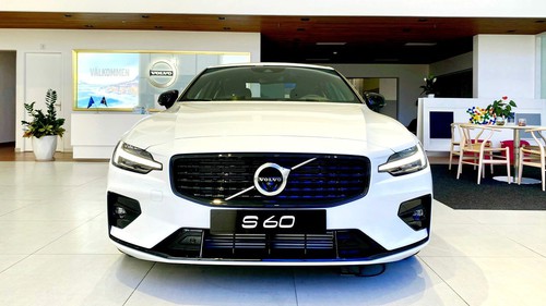 Hai mẫu Volvo đang nhập từ Malaysia về Việt Nam sắp được chuyển thành xe điện