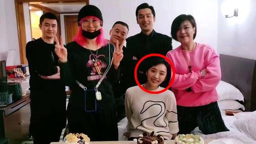 Người vợ bí ẩn được Hồ Ca chi bộn tiền để bảo vệ danh tính: Học vấn cực đỉnh, còn là "thiên kim tiểu thư"