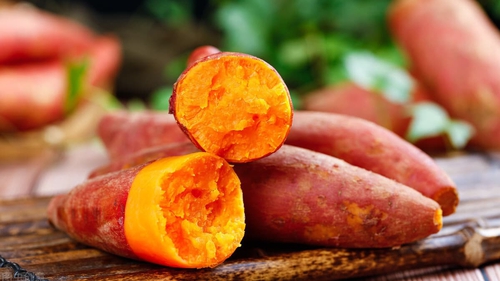 Ăn 1 củ khoai lang vào thời điểm này trong ngày sẽ giúp chị em khỏe ruột, giảm cân và sống thọ hơn