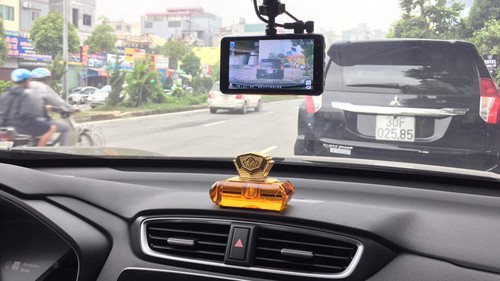 Chữ và nghĩa: Camera hành trình và tên lửa hành trình