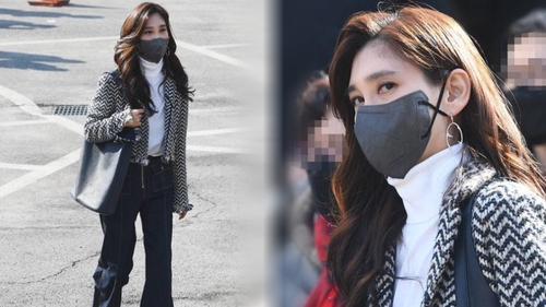 Công chúa Samsung chiếm trọn spotlight tại lễ tốt nghiệp của con trai, diện đồ đơn giản vẫn thần thái hơn người