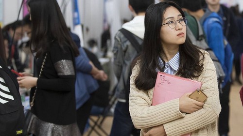 Nhiều sinh viên sau khi tốt nghiệp đại học ‘thà làm bảo vệ, đi nuôi lợn’ còn hơn làm đúng ngành nghề: Lý do sốc!