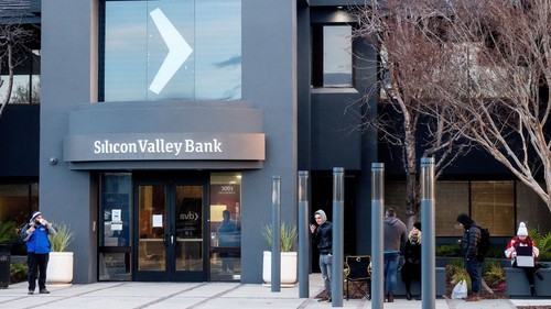 Vụ SVB phá sản: Vì đâu nên nỗi?