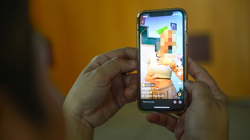 Khoe thân kiếm tiền và những trào lưu ‘đồi trụy’ từ nền tảng video phổ biến này: Hiểm họa và độc hại