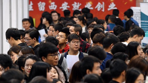 Tự nhốt mình trong phòng, thậm chí nhập viện vì học quá nhiều, sinh viên Trung Quốc đang phải đối mặt với một kỳ thi khó hơn cả "Gaokao"