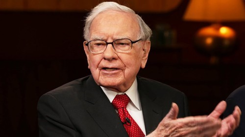 Thánh đầu tư Warren Buffett: ‘Tiền có thể bị ảnh hưởng bởi lạm phát, nhưng tài năng của bạn thì không, nếu đặc biệt giỏi ở một khía cạnh nào đó, bạn luôn có lợi ích!’