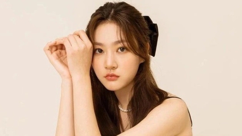 Kim Sae Ron bị “bóc” tham gia tiệc rượu với nam ca sĩ nổi tiếng, tụ tập rượu chè dù vừa gây tai nạn do say xỉn